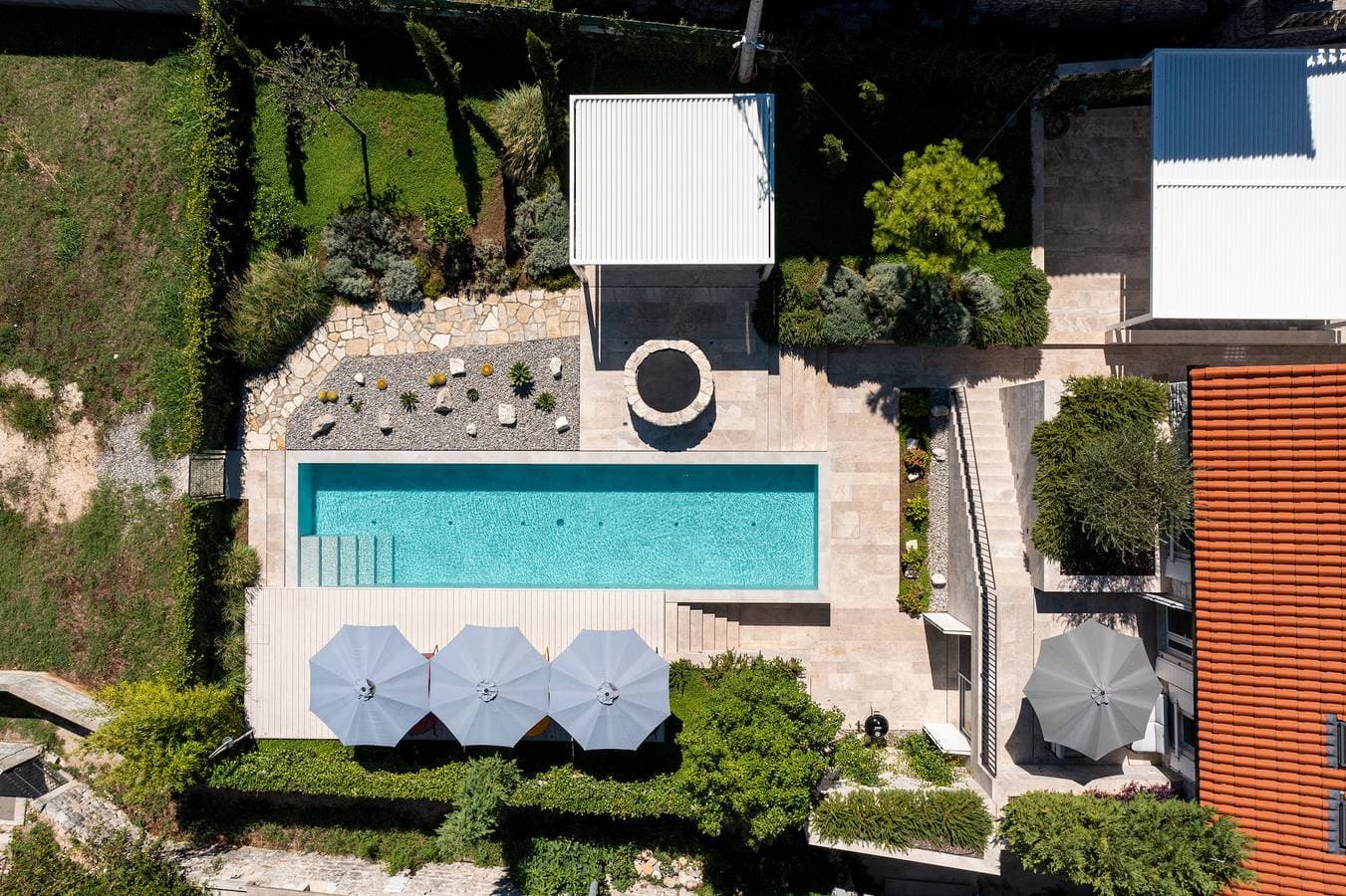 Foto 4 von 89: Villa Lastva ist eine Fünf-Sterne-Luxusvilla am Meer mit privatem Pool