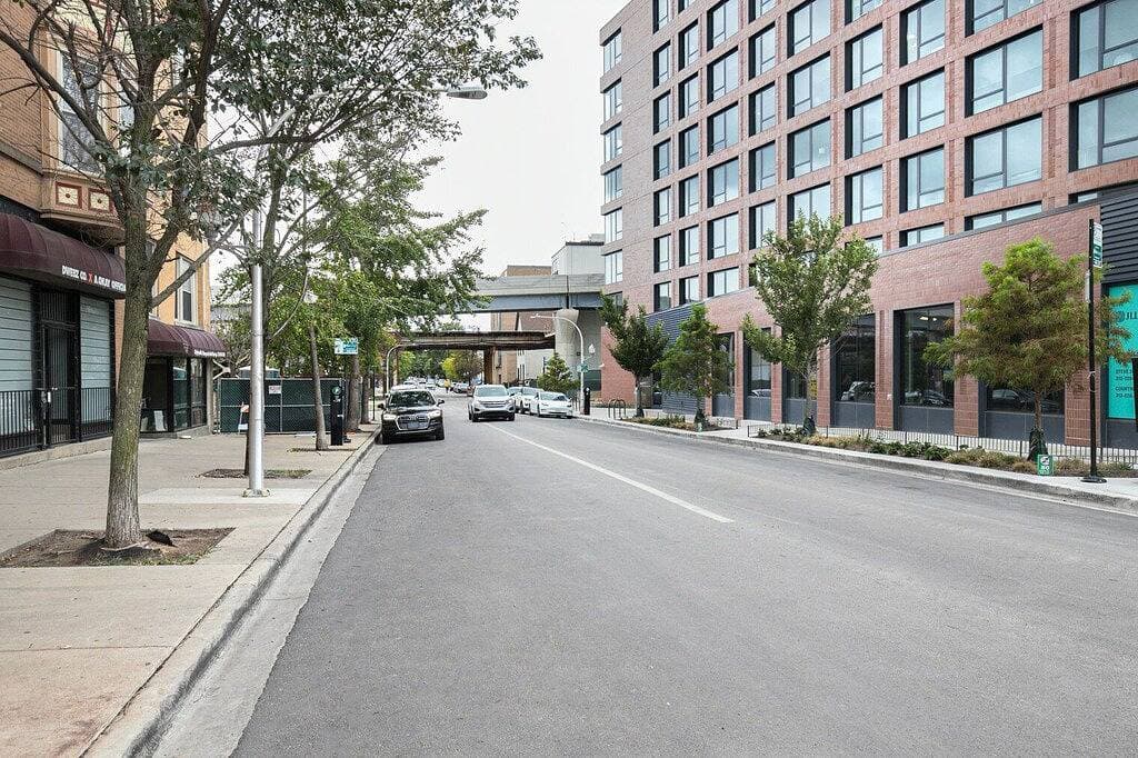 Foto 5 von 20: Airy Lakeview 1Br w/ W/D, 1 block to L, near Wrigley Field, by Blueground