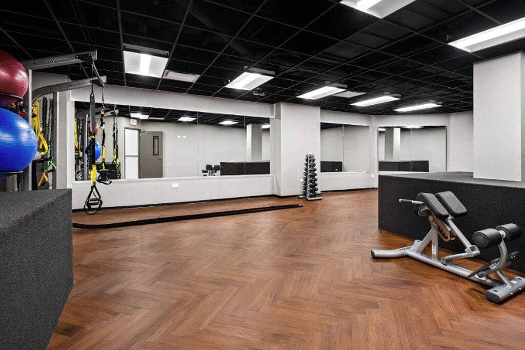 Foto 2 von 29: Tasteful Gold Coast 1Br w/ Doorman & Gym, 2 blocks to L, by Blueground