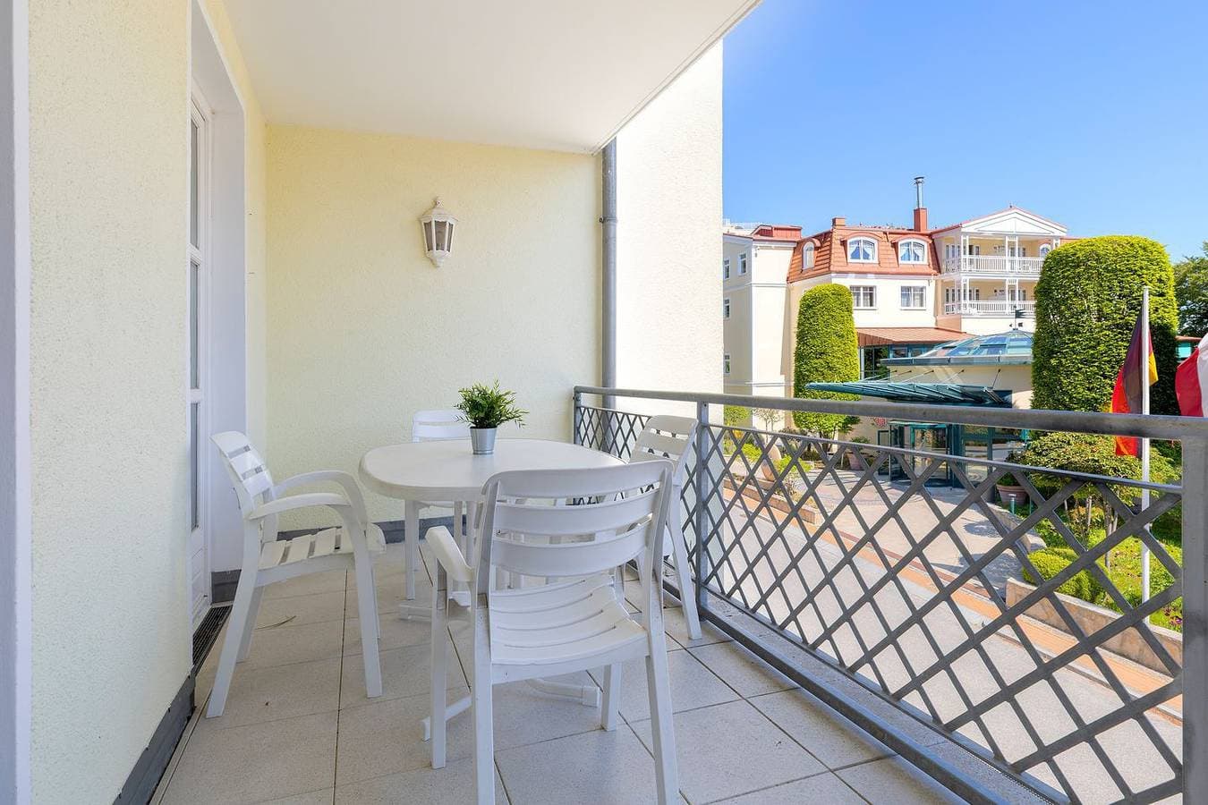 Foto 10 von 18: Villa Margot, Whg. 08 mit Balkon, WLAN und nur 100 m zum Strand in Bansin