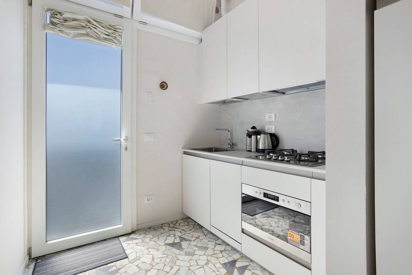 Foto 12 von 23: Appartement 'Duca D'Aosta Suite' mit Meerblick, Gemeinschaftsgarten und Klimaanlage