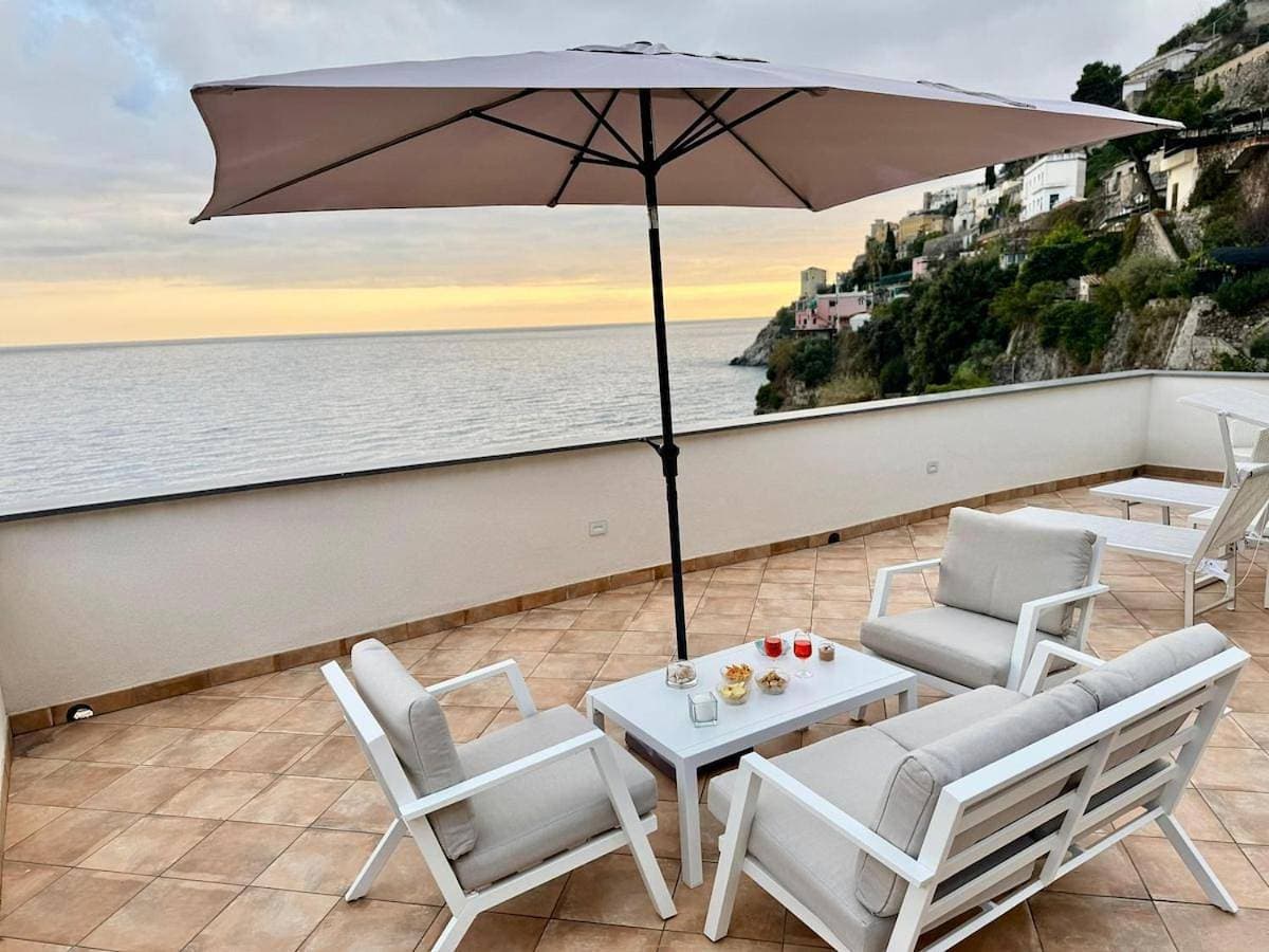 Villa Amare with beach and breathtaking views 1