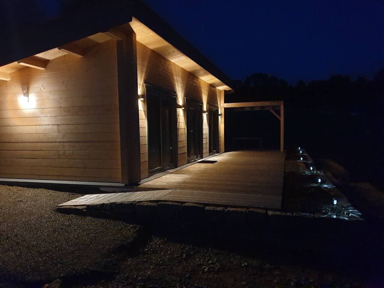 Foto 2 von 11: Ferienhaus Summerwiese: Modernes Holz-Tiny House im Industrial Design – nahe Biberach/Riss