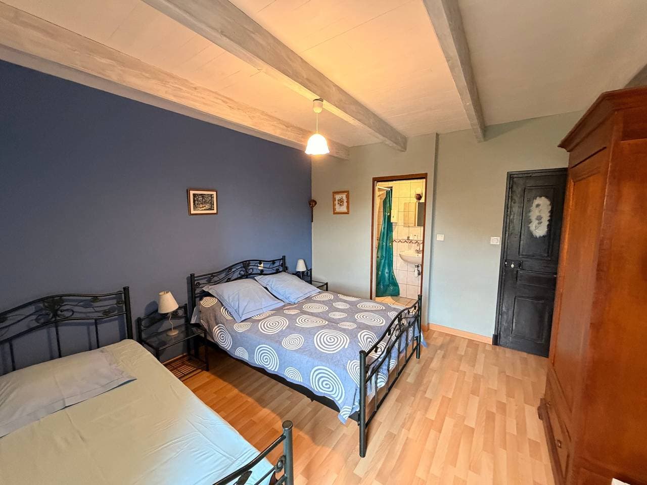 Foto 4 von 16: Bed & Breakfast „Chambre La Bleuet“ mit Bergblick, Gemeinschaftspool und WLAN