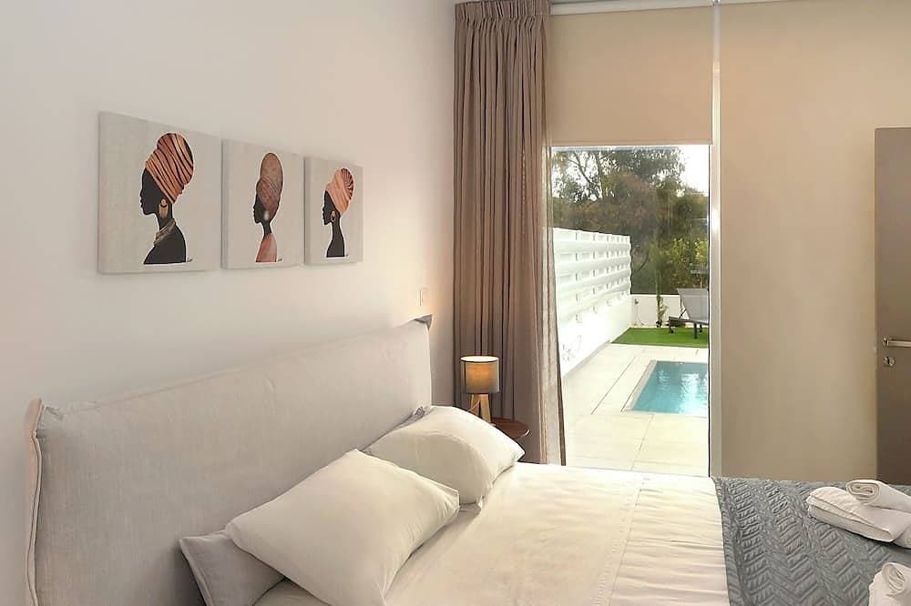Foto 4 von 25: Dps4 Sun & Moon Luxury 4-bedroom Villa with Private Pool, in Vibrant Ayia Napa