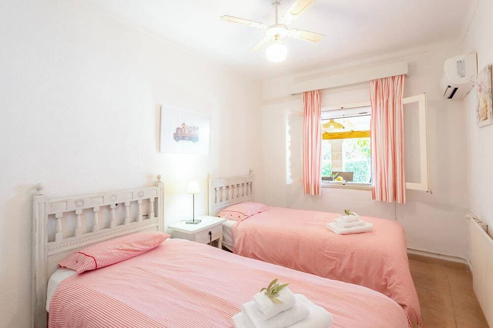 Foto 7 von 24: Villa mit Pool 2,5 km. vom Meer aus Sehr ruhige Gegend. Wifi