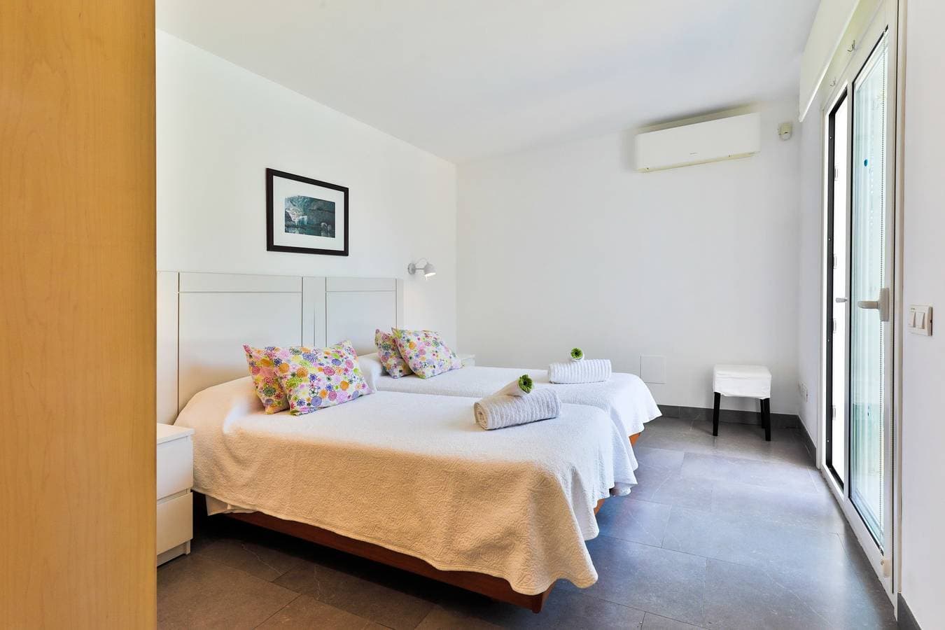 Foto 10 von 40: Deluxe Cala D'or Villa | Casa Morga | 4 Bedrooms | Distant Sea Views | Bright Interior