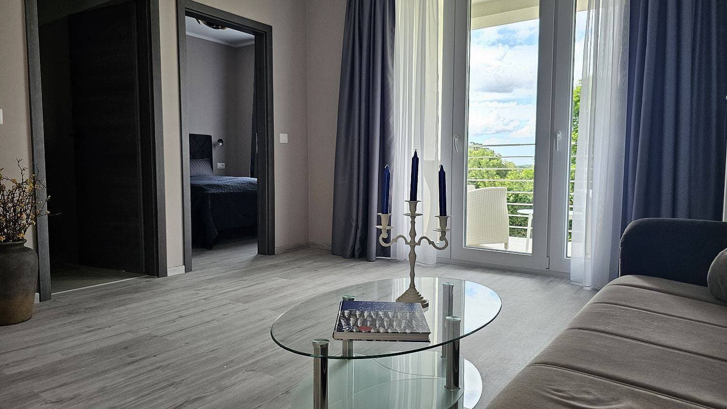 Foto 7 von 23: Hundefreundliches Luxusapartment mit Pool, Babybett, Parkplatz, WiFi