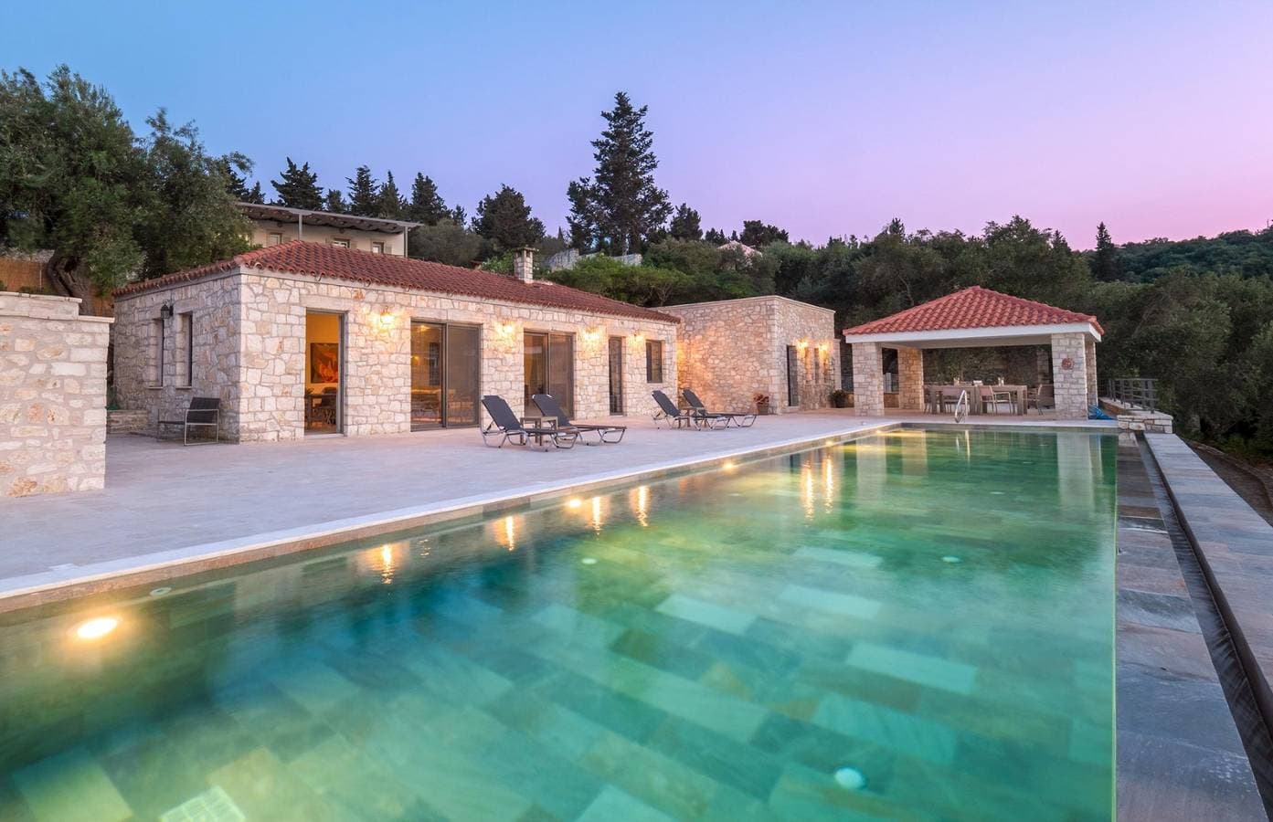 Foto 2 von 23: Charming Villa with 20m Infinity Pool & Sea Views near Beach