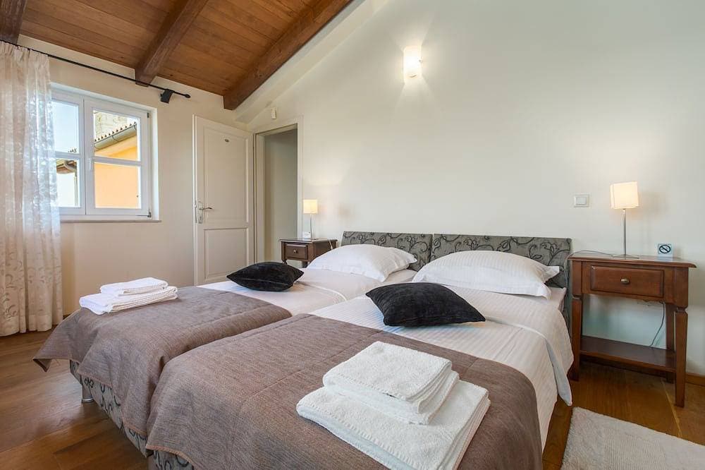 Foto 4 von 30: Traumhafte Villa bis 12 Personen mit Meerblick und Sommerküche.