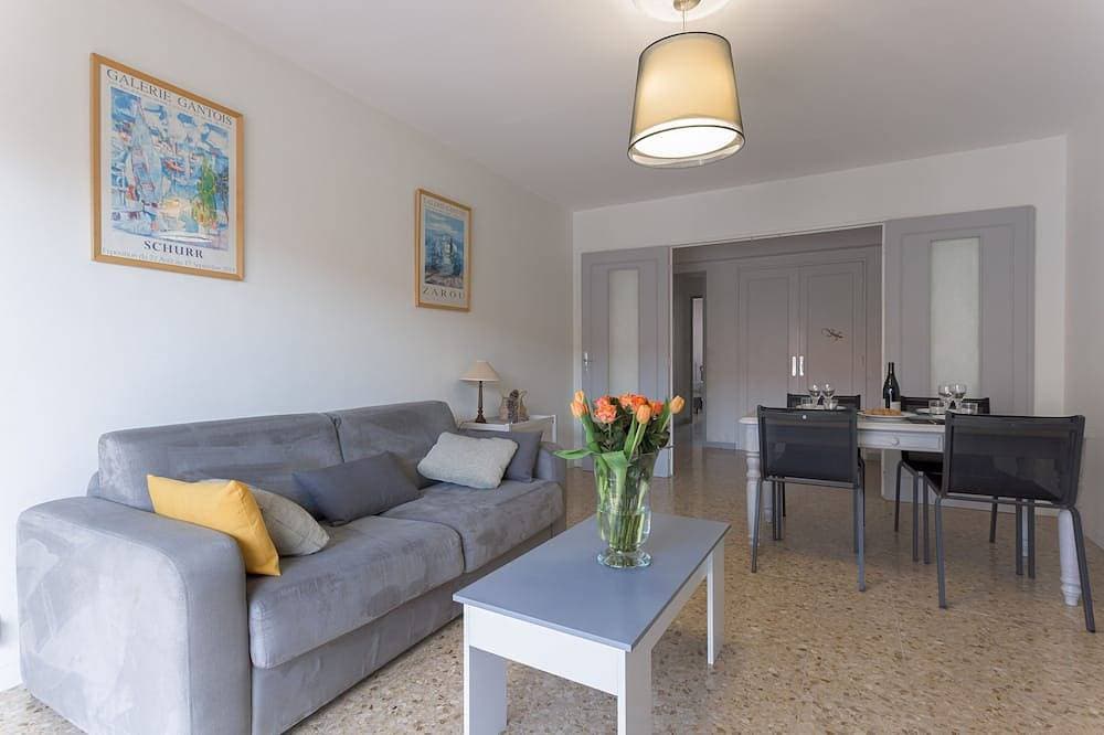 Foto 11 von 30: Cannes beach 400 metres away, Spacious air-conditioned 2-bedroom apartment
