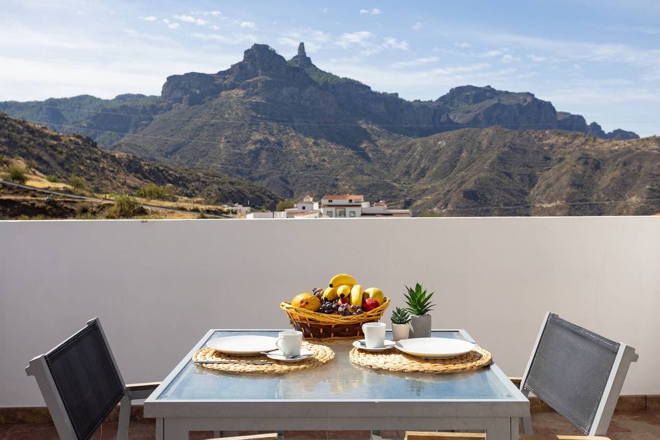 Foto 12 von 28: Im Naturpark mit Terrasse und Sicht auf Roque Nublo