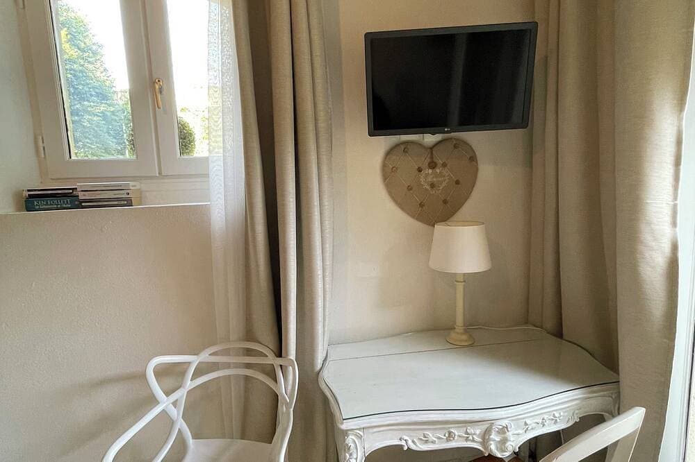 Foto 9 von 15: Quiet tiny house with a patio and 1 parking space, right in the heart of downtown Bayeux