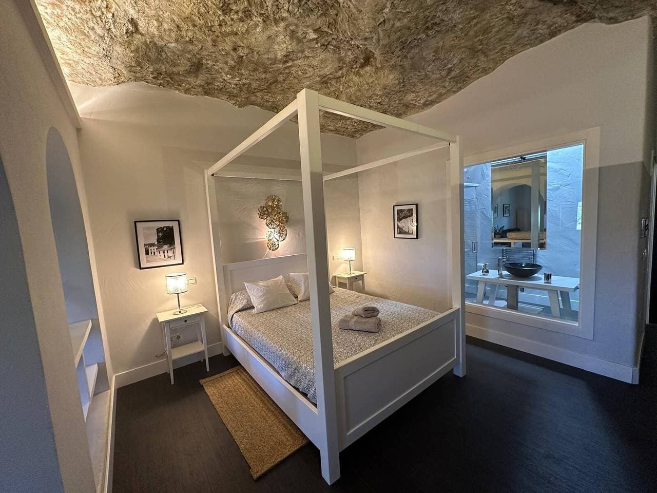 Foto 10 von 35: Zimmer 'Cueva 2' mit Bergblick, privatem Pool und WLAN