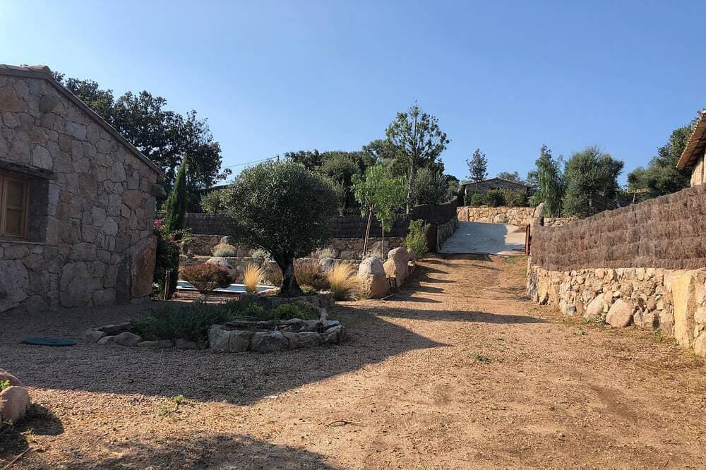 Foto 11 von 30: Schafstall Schwimmbad. Beheizt, charmant und komfortabel, 15 Minuten von Porto Vecchio entfernt