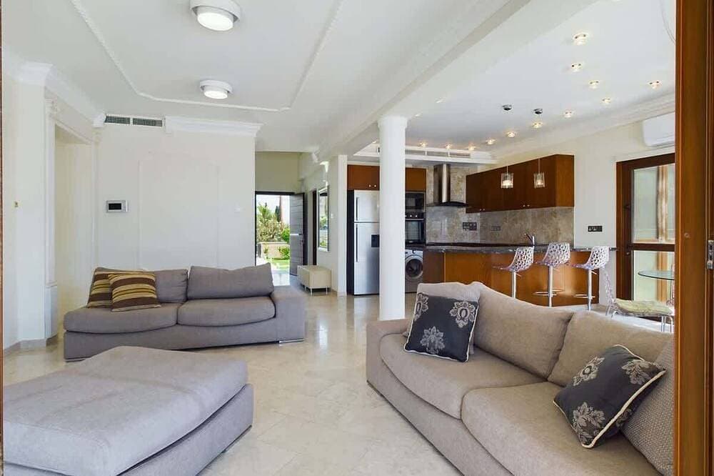 Foto 9 von 30: Amazing Beach Front House!