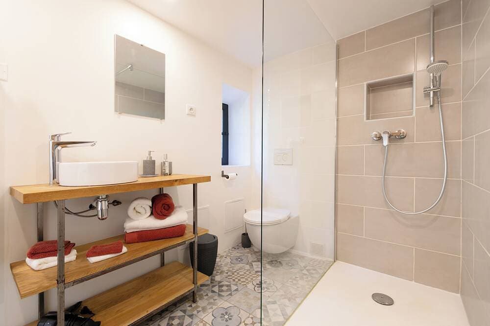 Foto 5 von 14: Mas Osmeea - Mimosa Suite.  On the 1st floor of a wing of the farmhouse, privacy preserved.