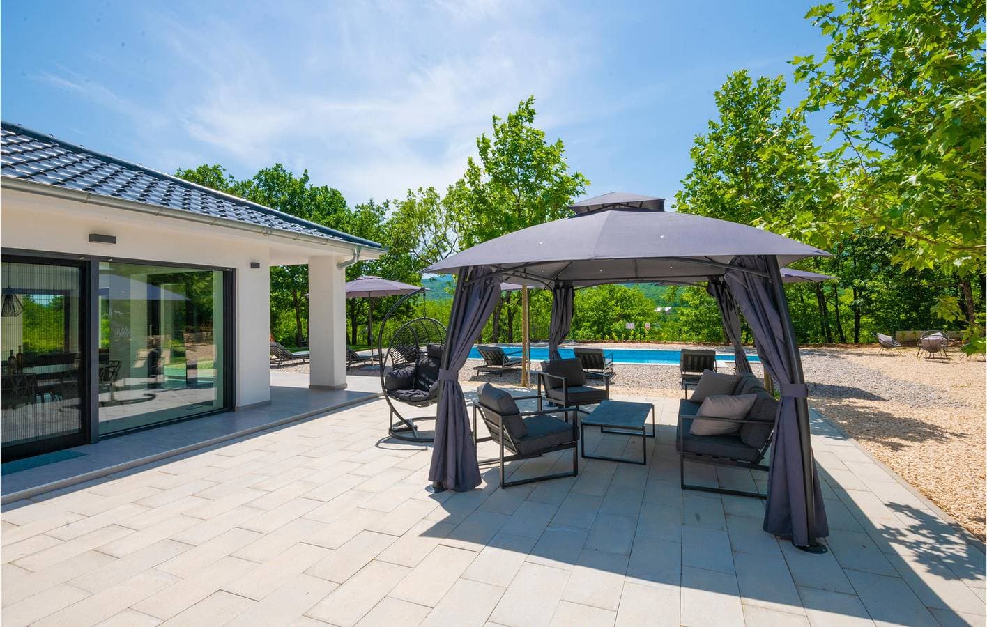 Foto 7 von 43: Charmante 230 m² große Wohnung mit Pool und Garage, 1,5 km vom Fluss Sija entfernt