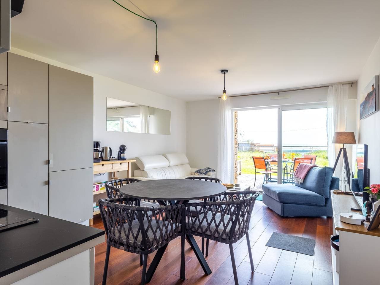 Foto 2 von 21: Apartment 'Les Pieds Dans L'eau' mit Meerblick, privater Terrasse und WLAN