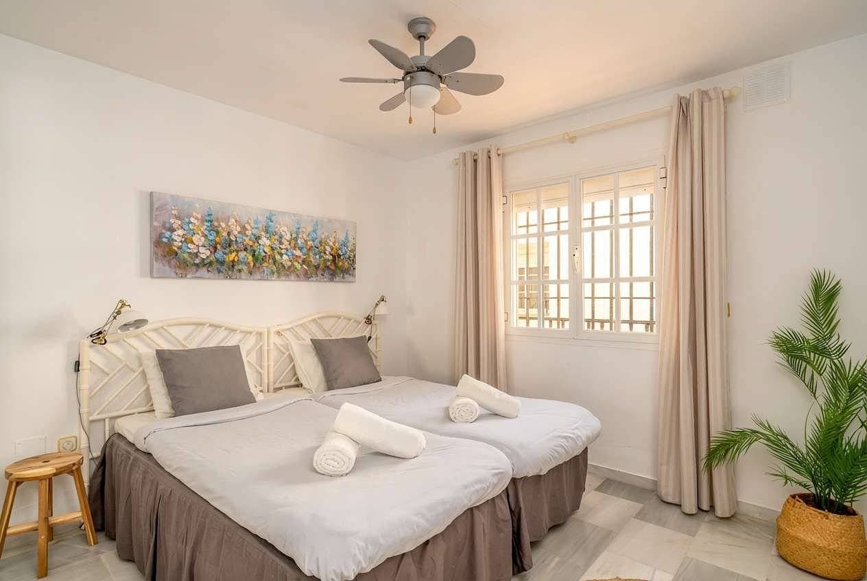Foto 11 von 30: Beachfront Apartment w/ Pool & Golf Access - La Duquesa