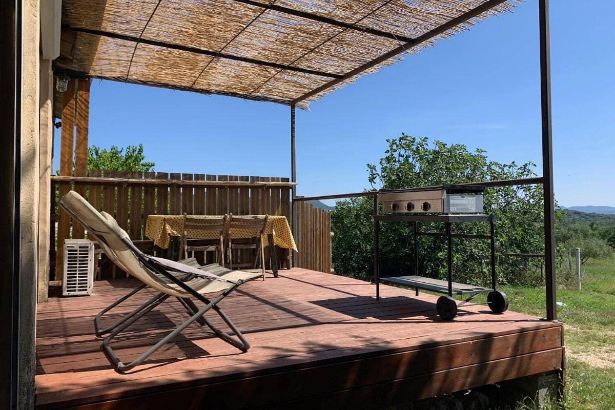 Appartement dans ancien mas rénové avec piscine partagée ouverte de 9h30 à 11h30 et de 16h30 à 18h30 1