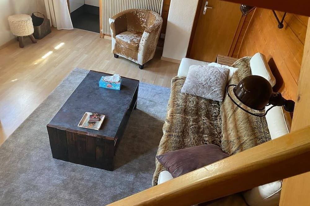 Foto 3 von 19: Chalet ça me Suffit, mein kleines Paradis -Aussen : kleines 2-stöckiges Chalet für 2 Personen am Anf