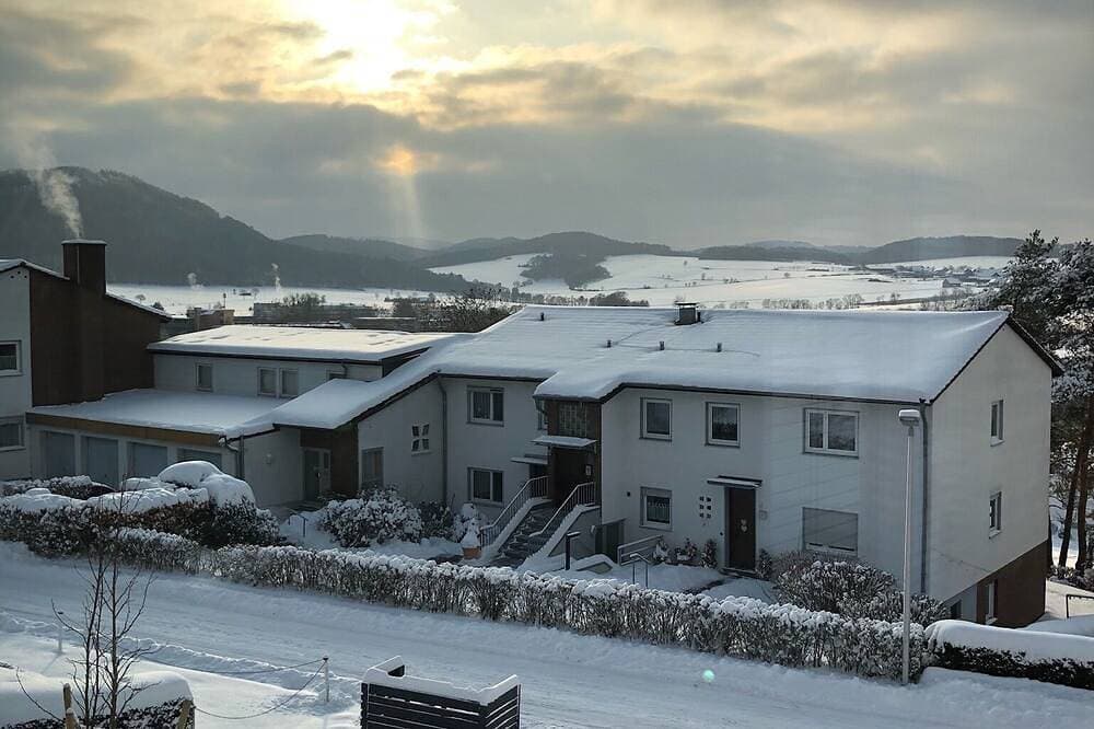 Foto 12 von 30: Ferienwohnung mit Fernblick und Sonnenuntergang von der eigenen Terrasse.