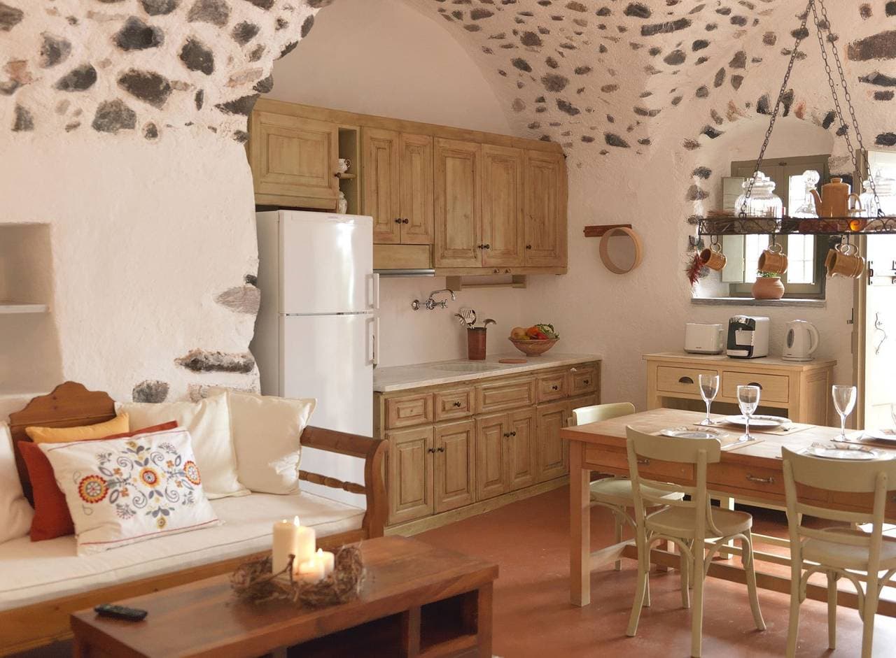Foto 10 von 26: Charming Santorini Villa | Pori House | 1 Bedroom | Rustic & Traditional