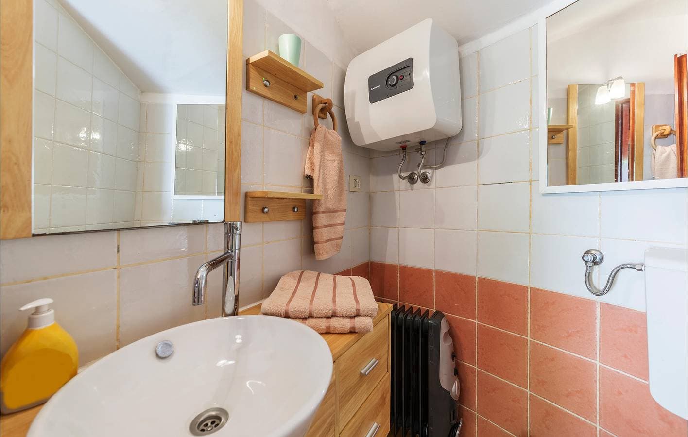 Foto 12 von 23: Charmante Ferienwohnung mit Terrasse, WLAN und Zugang zum Strand – der ideale Urlaubsort!