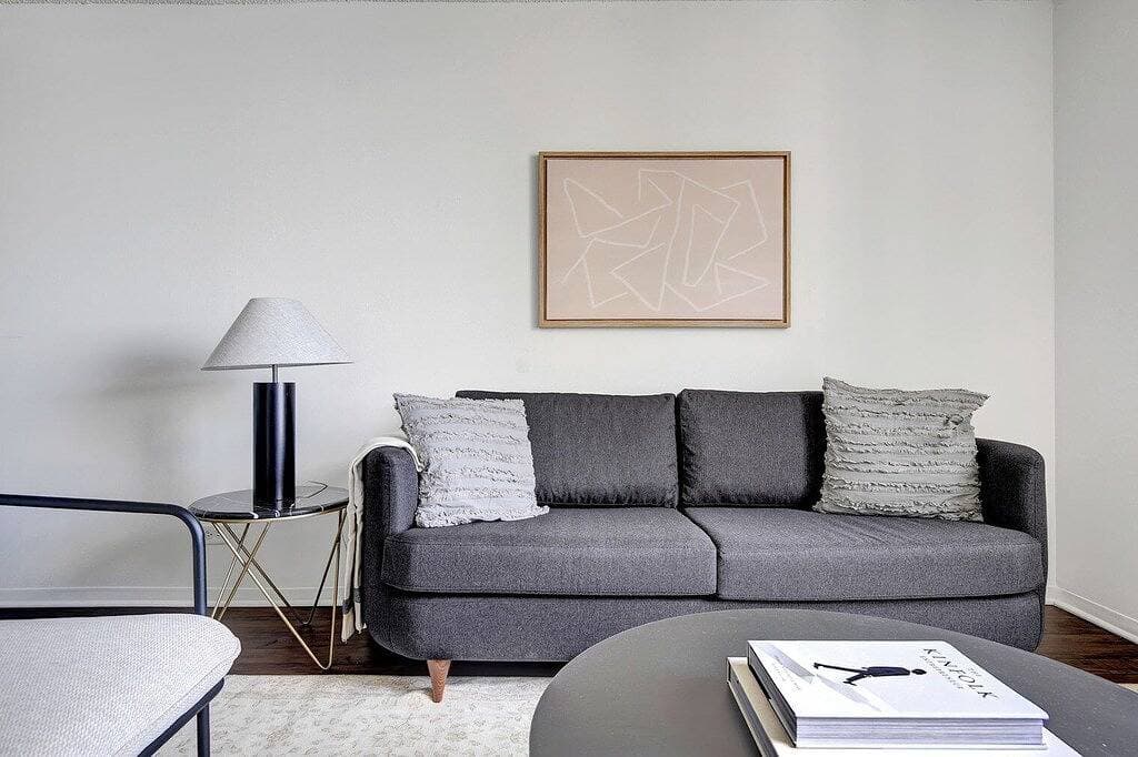 Foto 8 von 22: Modern Streeterville 1Br w/ Gym, Pool, walk to Navy Pier, by Blueground
