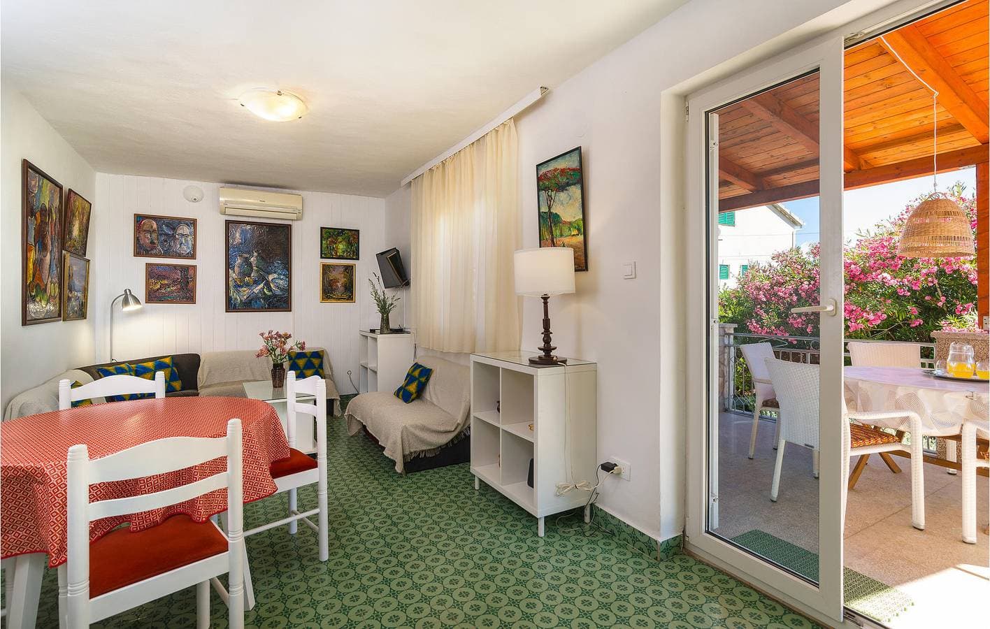 Foto 6 von 25: Gemütliche 2-Zimmer-Wohnung mit Terrasse, WLAN und 1,5 km zum Strand