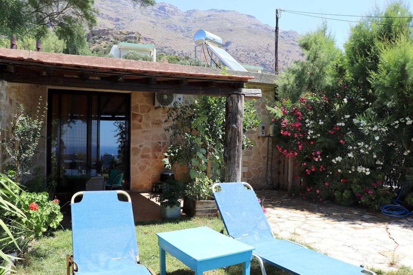 Foto 2 von 41: Panoramablick aufs Meer, fußläufig zum Strand, Wifi  - Ferienhaus Triopetra, Kreta