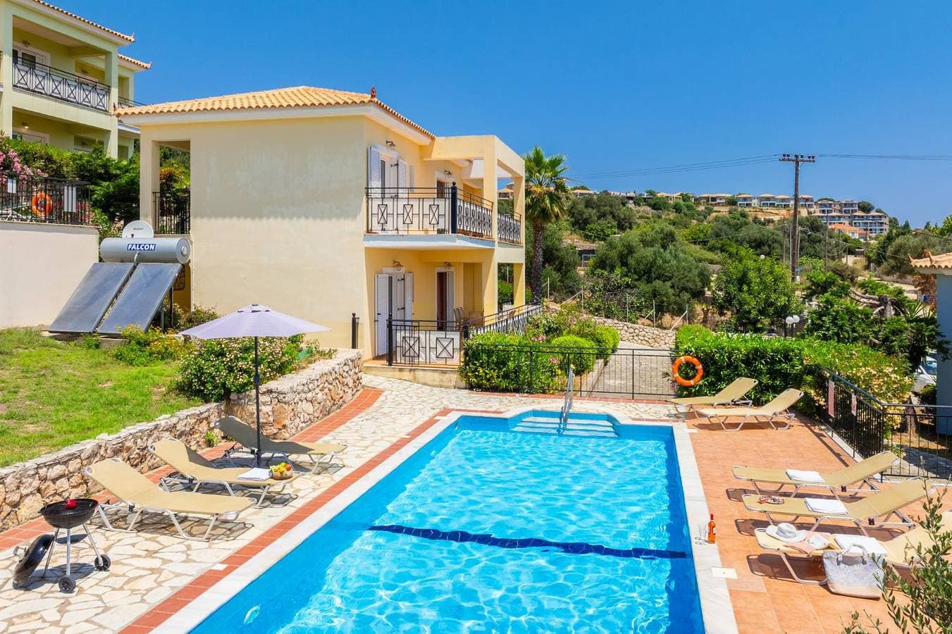 Foto 8 von 34: Villa für 6 Personen mit Balkon