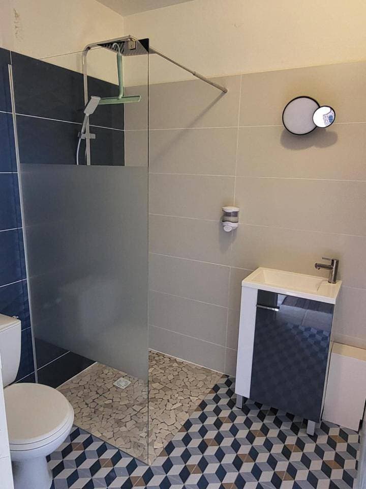 Foto 7 von 18: Double Room with Private Bathroom