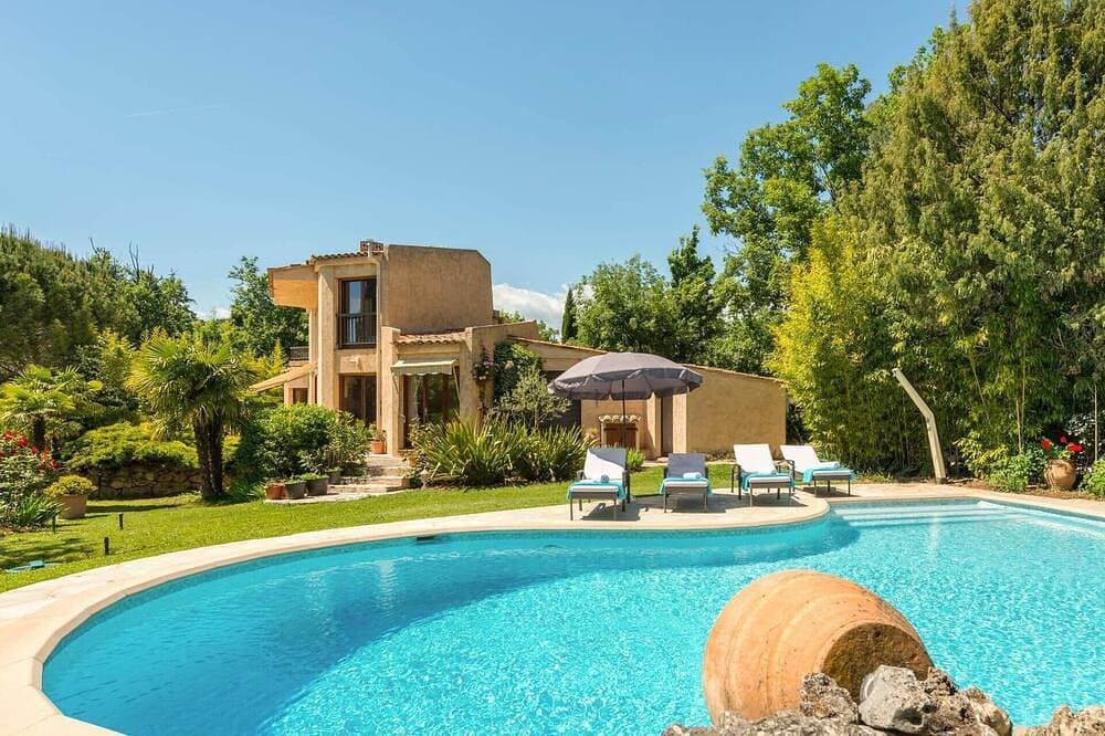 Villa Chesnaie by Villa Plus 1
