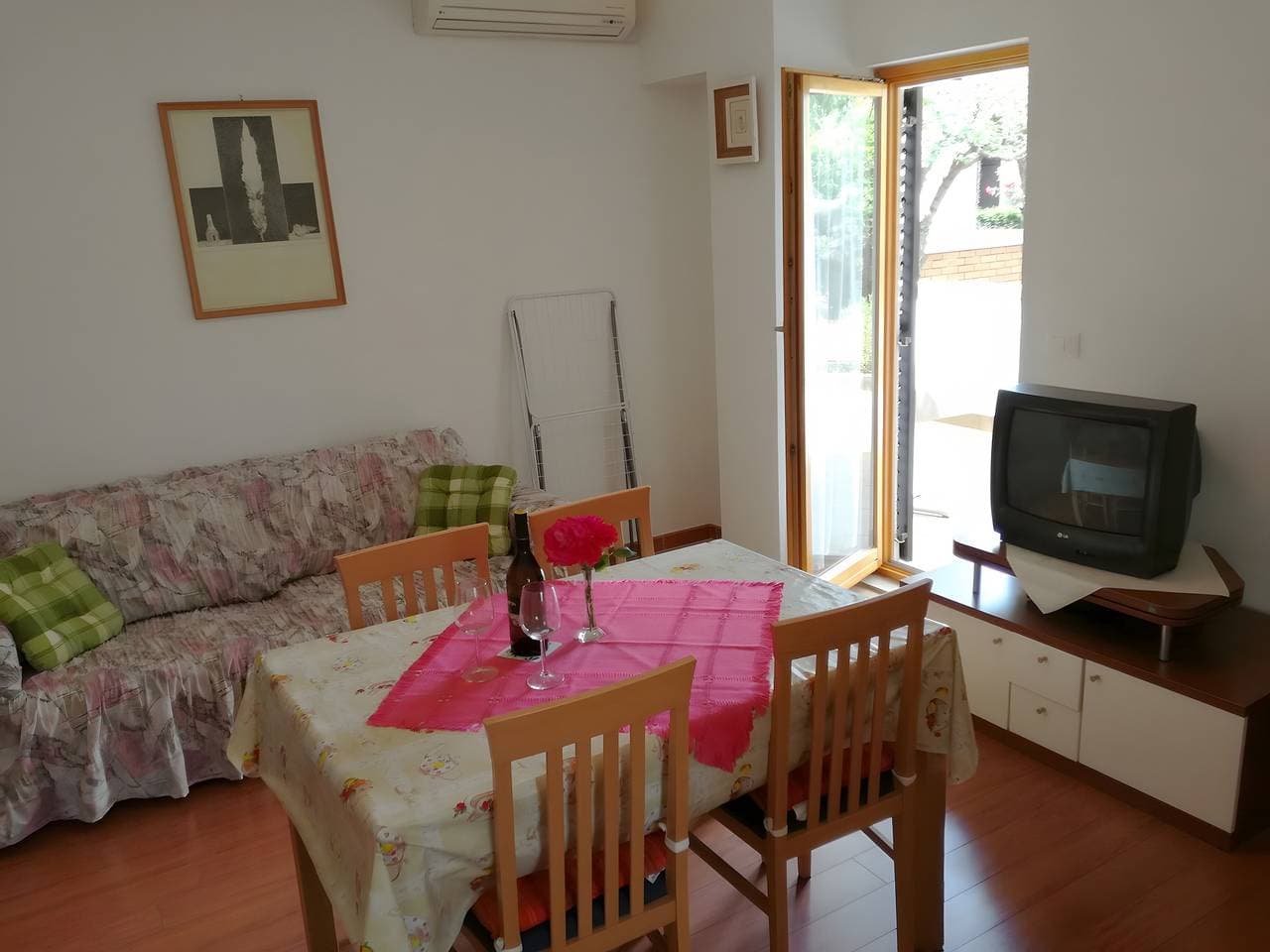 Foto 7 von 35: Apartment '2 Pax an Radwegen' mit privater Terrasse, WLAN und Klimaanlage