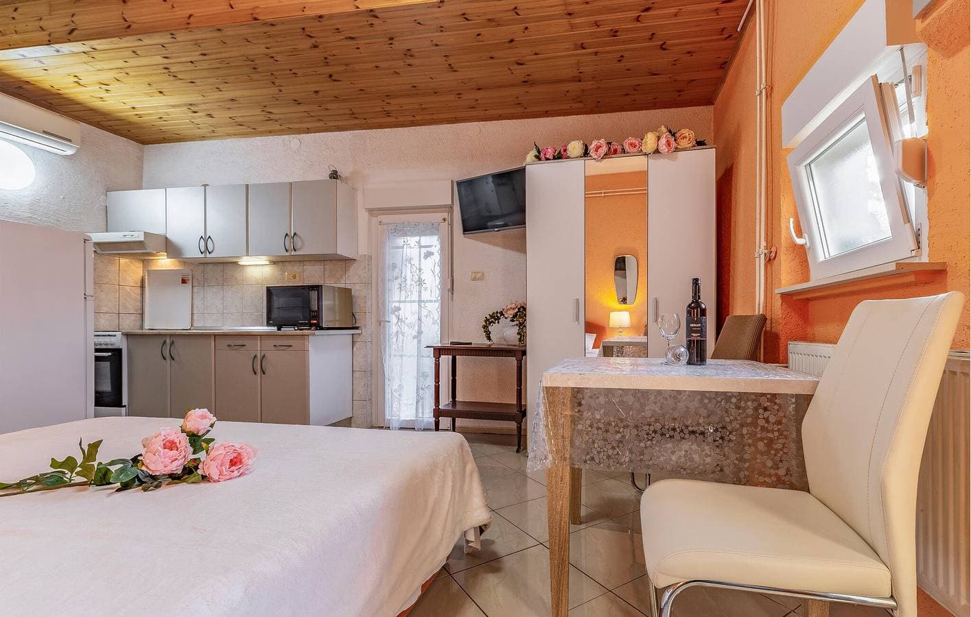Foto 5 von 33: Gemütliche Ferienwohnung mit Terrasse, WLAN und 1 km Entfernung zum Strand Bijeca