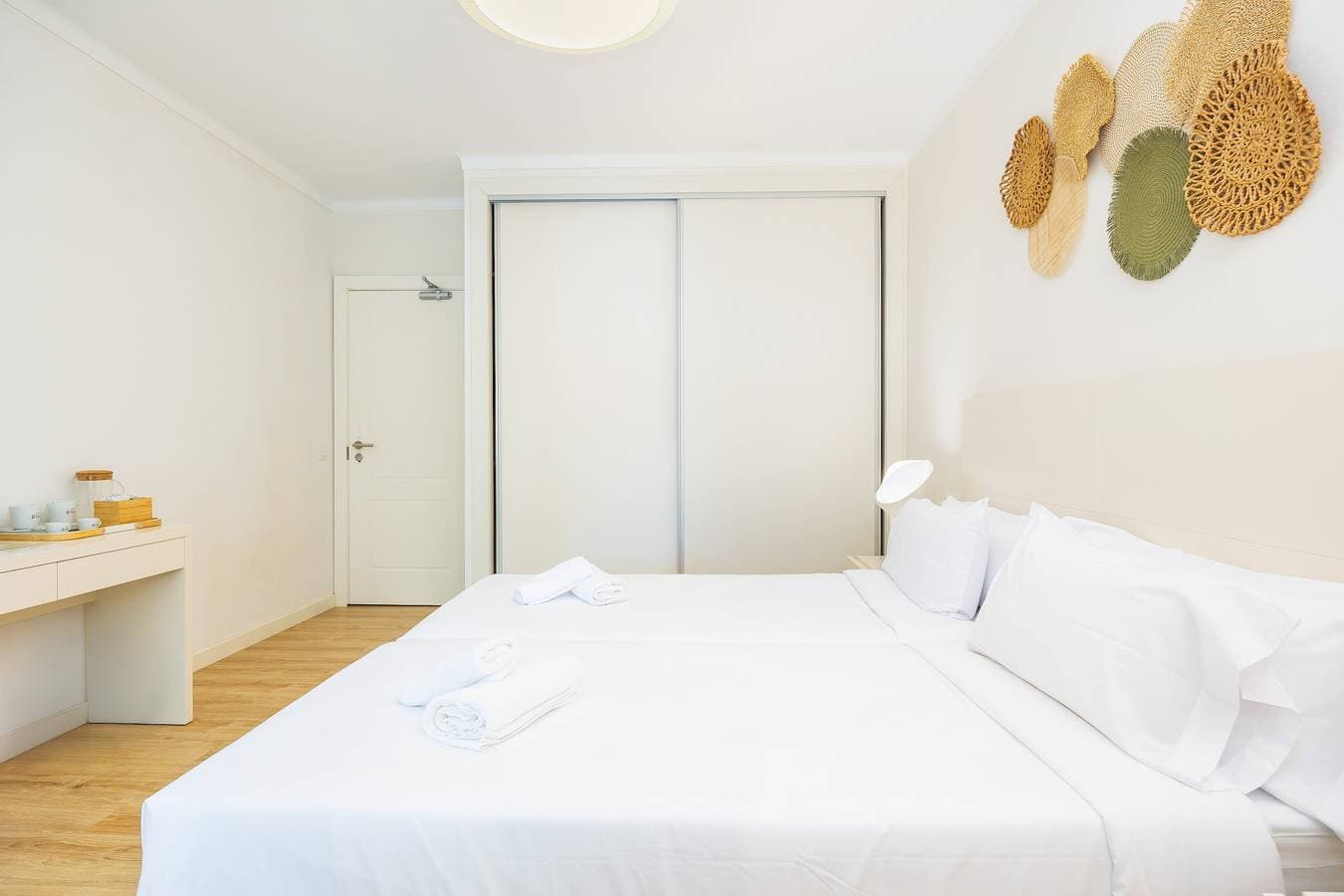 Foto 12 von 29: Hostal Boutique Canyamel - 104 Doppelzimmer mit Meerblick, Wi-Fi und Klimaanlage