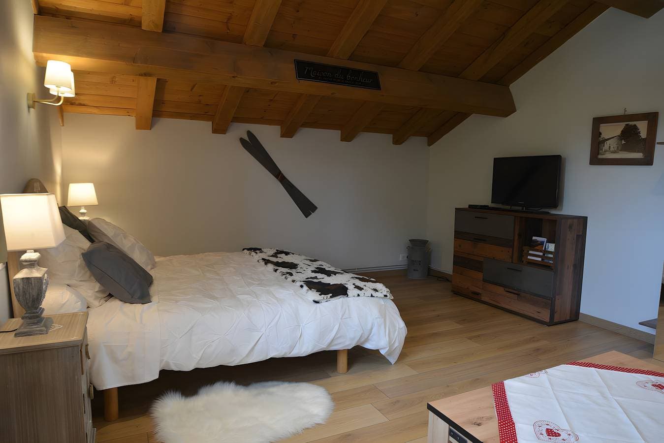 Foto 7 von 28: Bed & Breakfast „La Chambre De Jaxel“ mit Bergblick, Gemeinschaftspool und WLAN