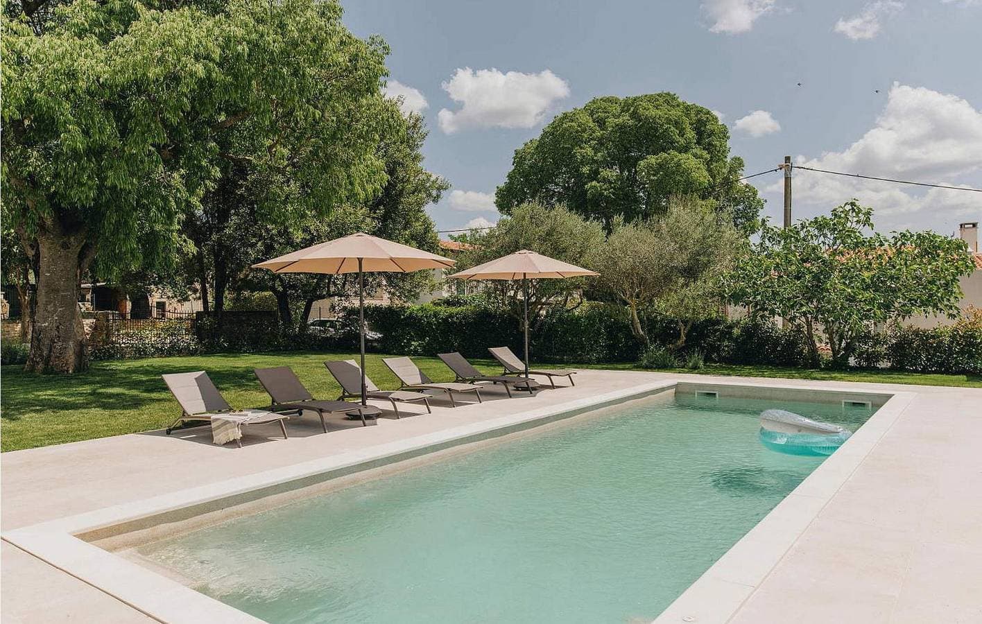 Foto 8 von 49: Charmante 140 m² große Wohnung mit Pool, Terrasse und WLAN in der Nähe von Baderna