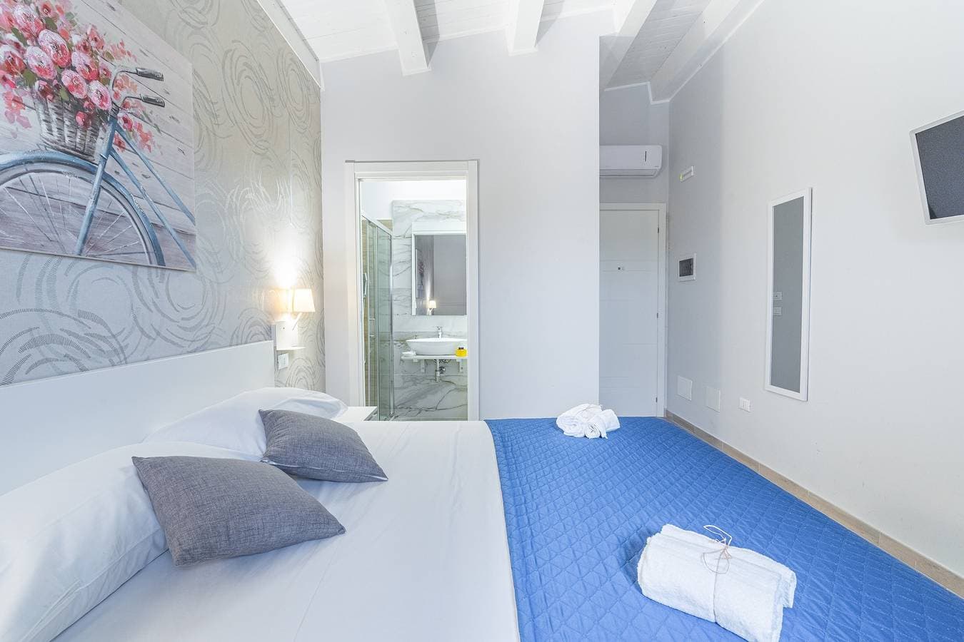 Foto 8 von 42: Zimmer 110 im 'Le Saline Rooms Marzamemi' mit WLAN und Klimaanlage