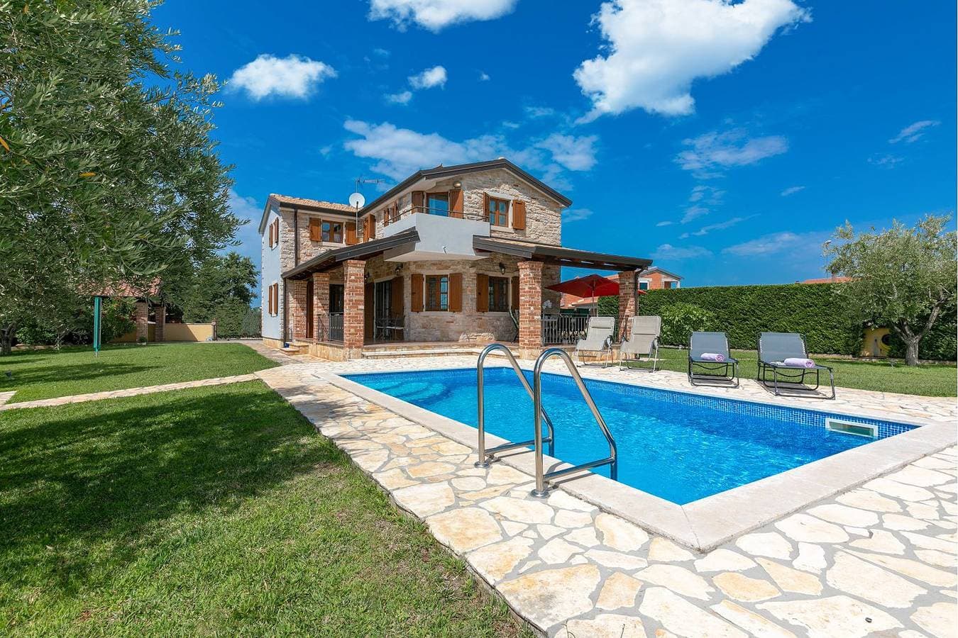 Foto 3 von 40: Mediterrane Villa mit privatem Salzwasserpool, Babybett, Whirlpool, Tischtennis, Spielplatz