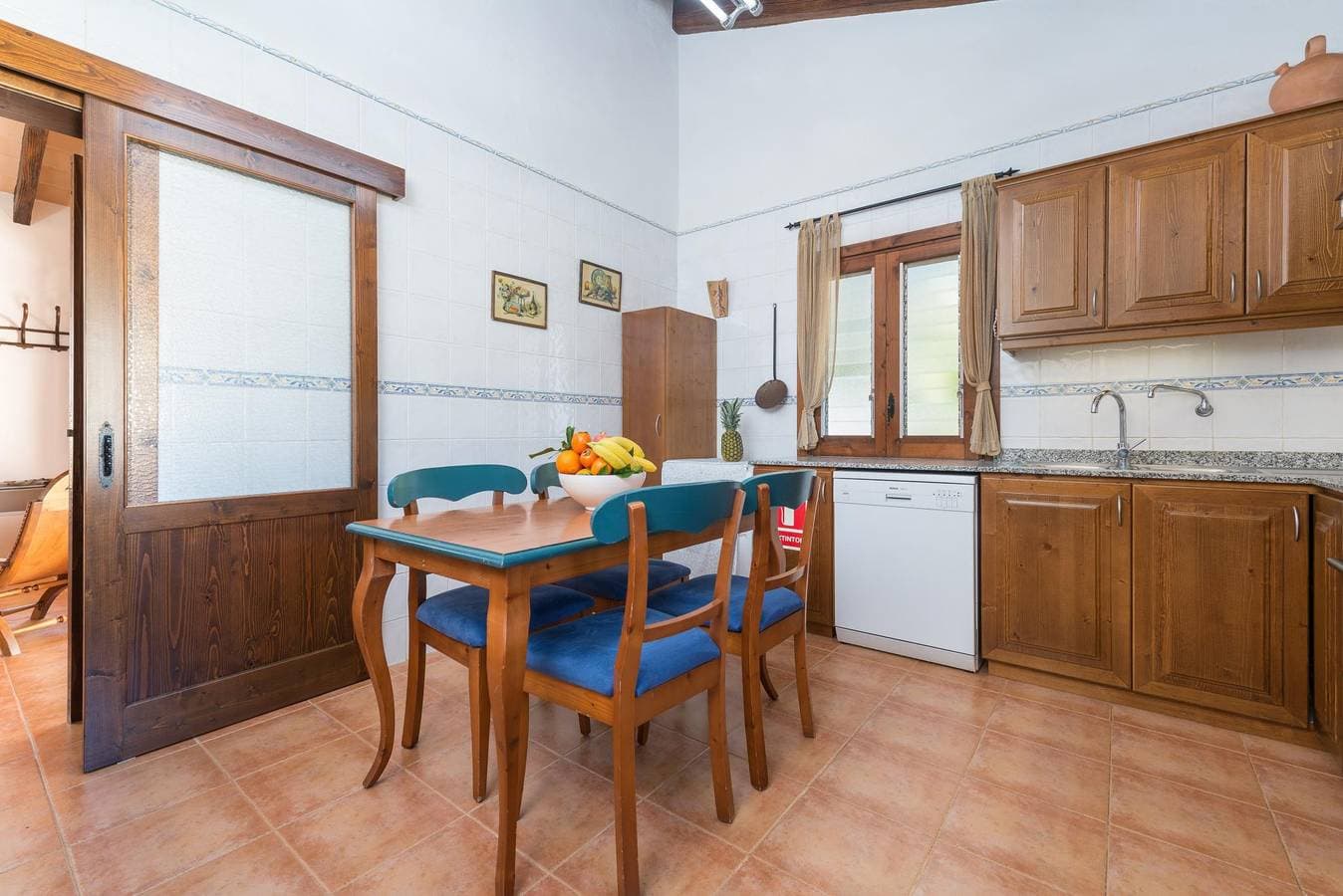 Foto 9 von 33: Alga Marina - Fantastisches Haus mit schöner Terrasse und nur 550 Meter vom Strand in Son Serra de Marina entfernt. WiFi gratis