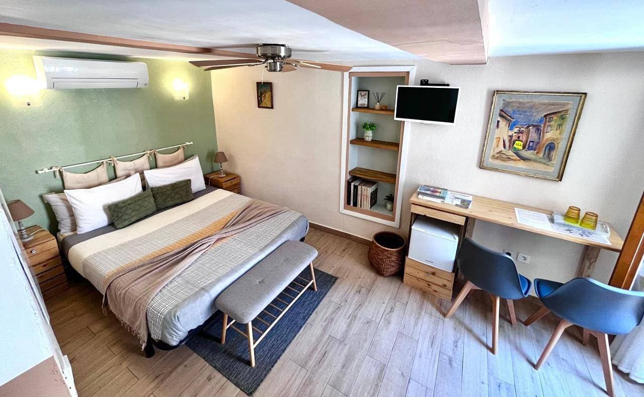 Foto 5 von 8: Double Room with Patio