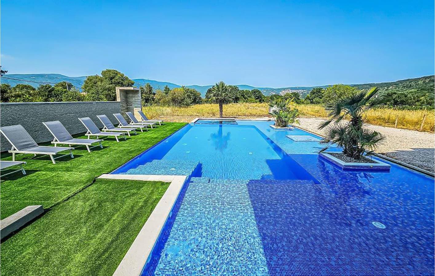 Foto 11 von 40: Ferienhaus für 14 Personen mit Pool