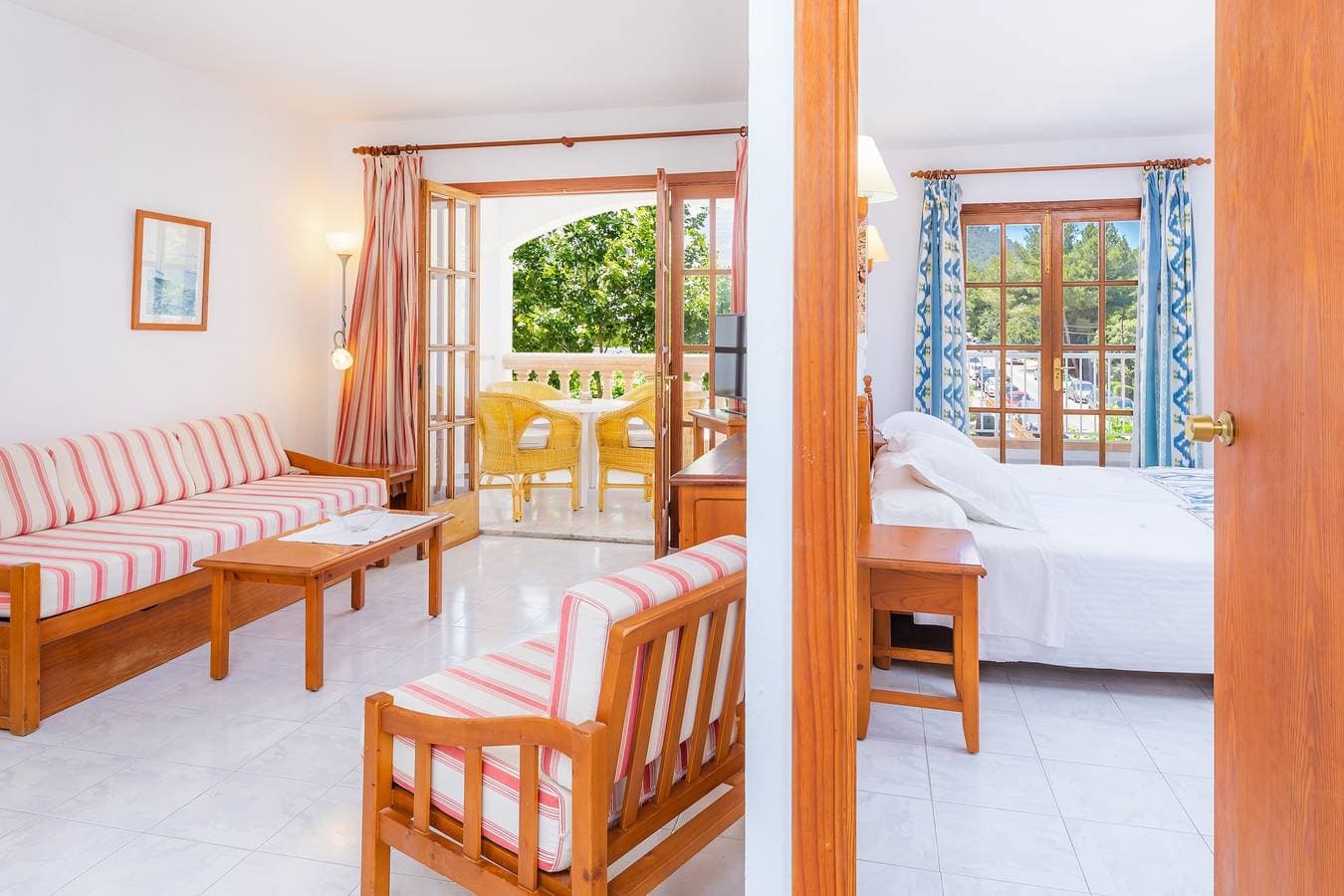 Foto 8 von 32: Strandnahes Apartment mit Zugang zum Pool, einer privaten Terrasse, Klimaanlage und WLAN