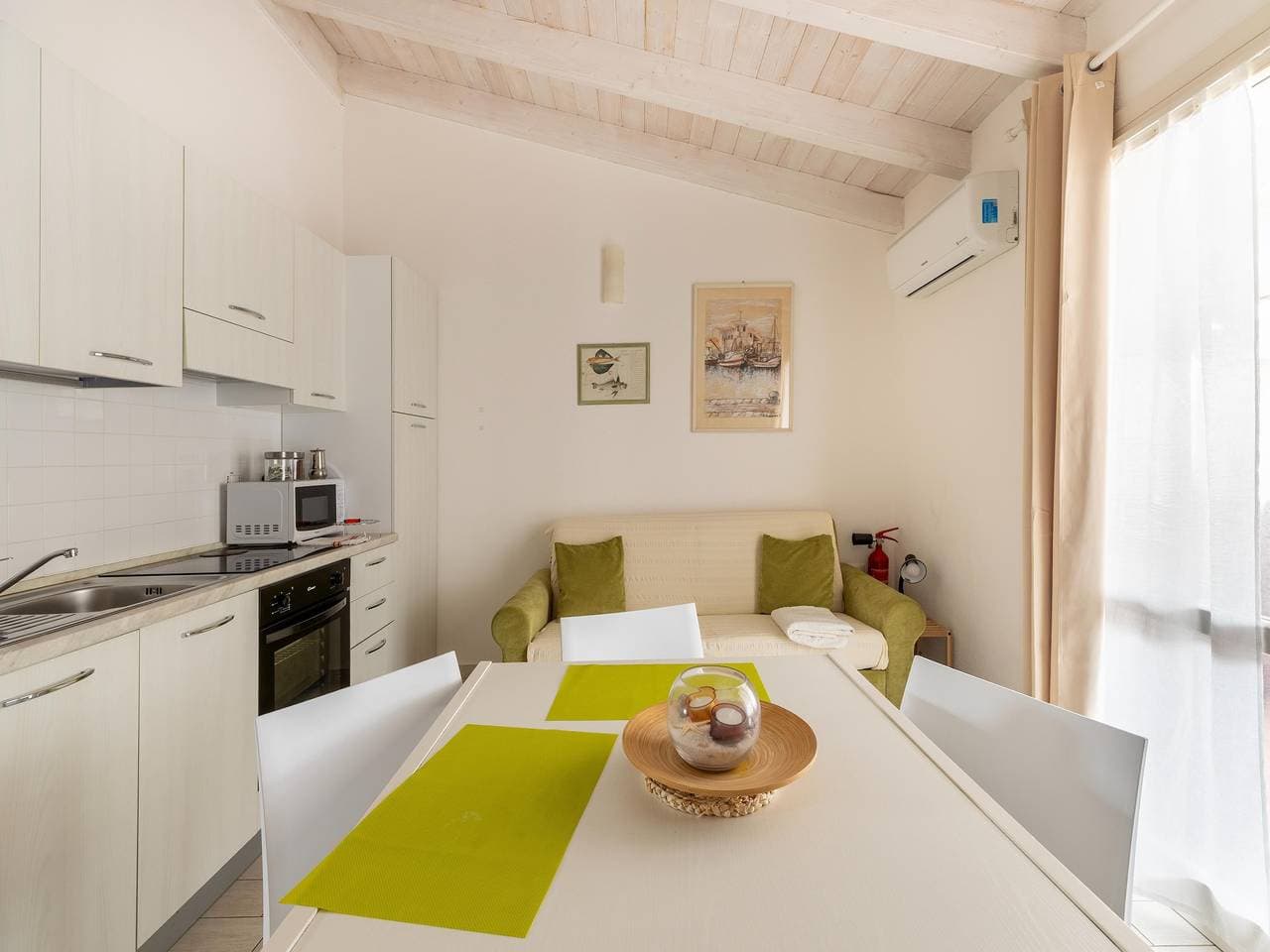 Foto 9 von 32: Dachgeschoss mit Terrasse und Schwimmbad
