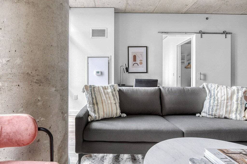 Foto 10 von 32: Modern River North 1Br w/ Gym, Pool & Roof, nr Riverwalk, by Blueground