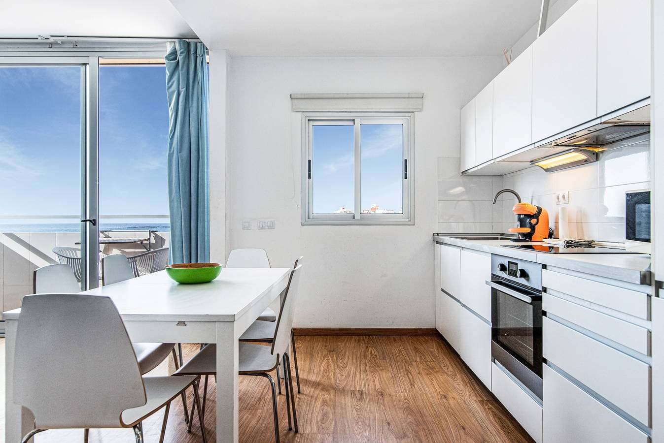 Foto 7 von 26: Ferienwohnung 'Vista Playa y Mar' mit Balkon, WLAN und Klimaanlage