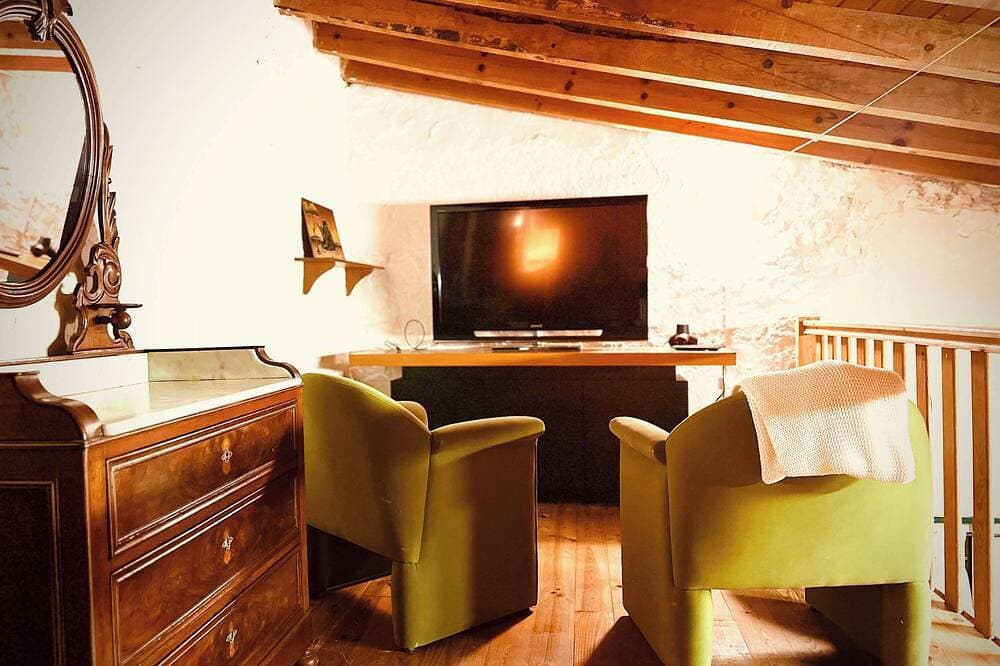 Foto 7 von 30: Charmantes Weinlager-Loft mit Terrasse, Pizzaofen & Kamin – 15 Min. zum Strand